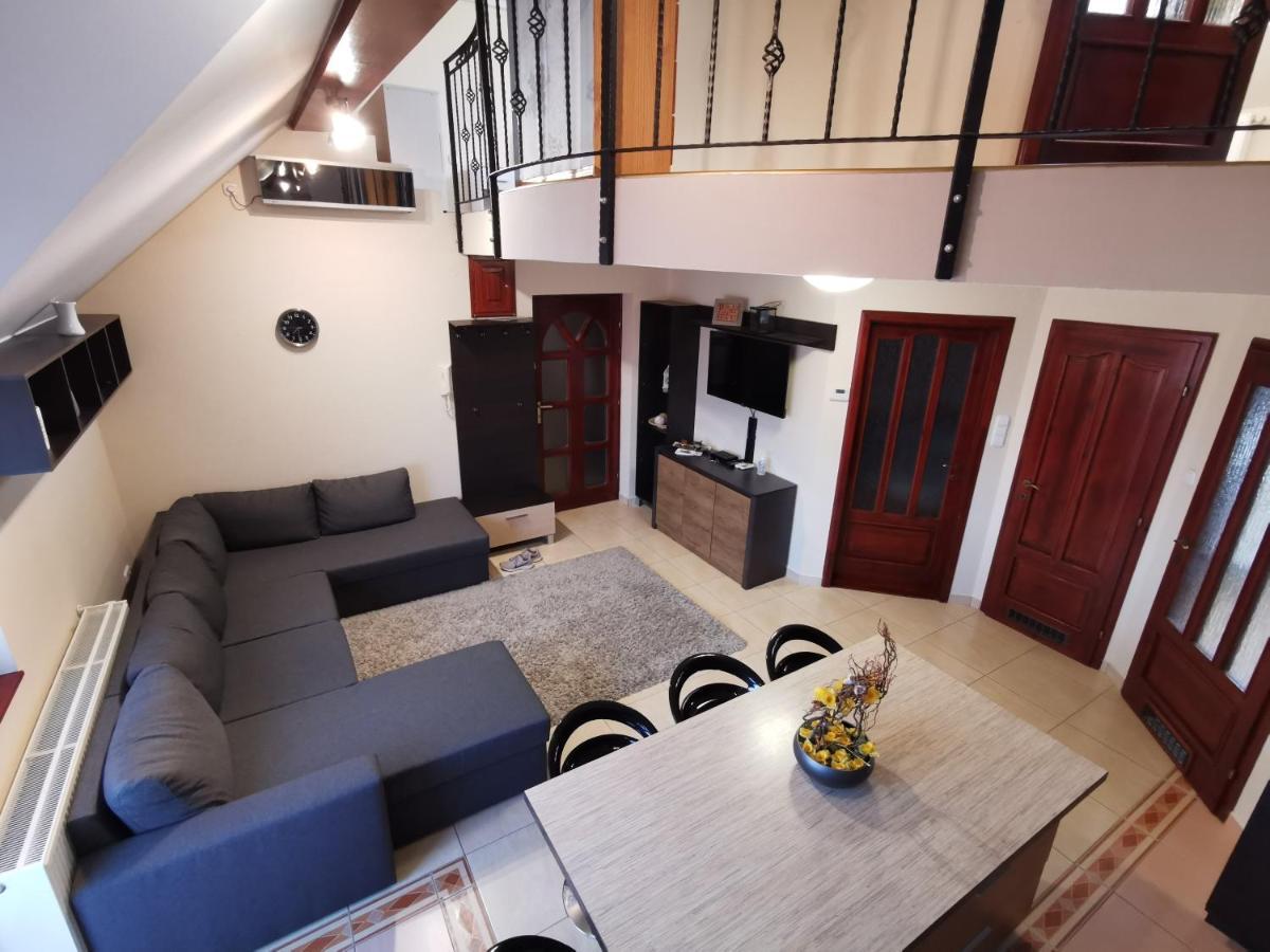 Galery Apartman Gyula Buitenkant foto